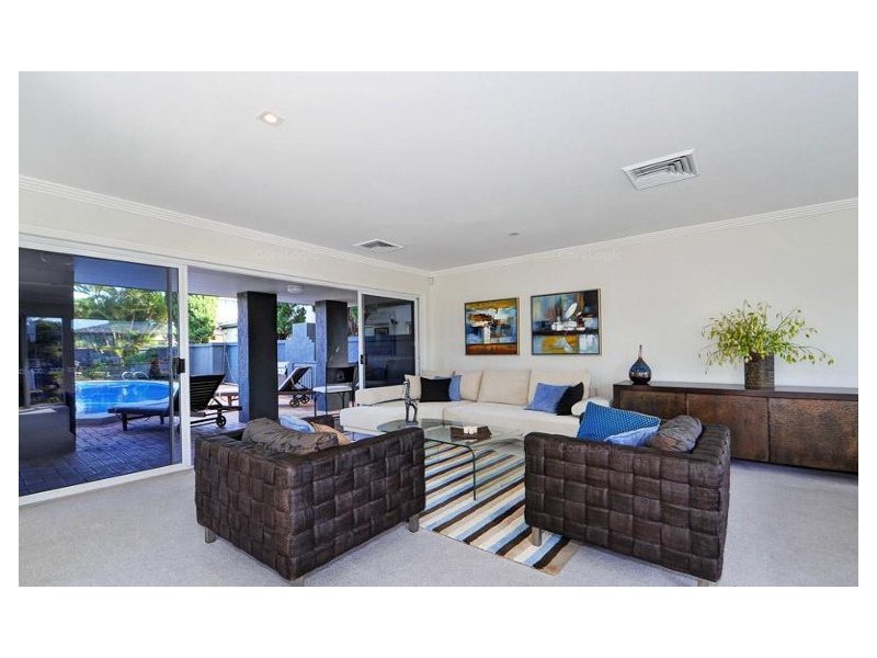 53 Admiralty Drive, Paradise Waters QLD 4217