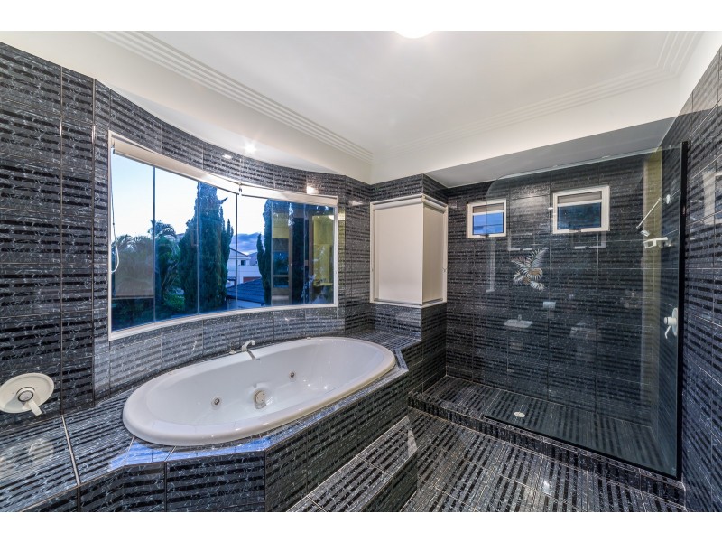 53 Admiralty Drive, Paradise Waters QLD 4217