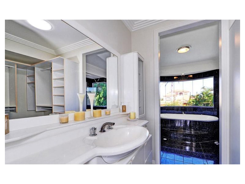53 Admiralty Drive, Paradise Waters QLD 4217