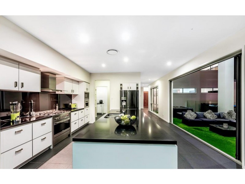 204 San Fernando Drive, Worongary QLD 4213