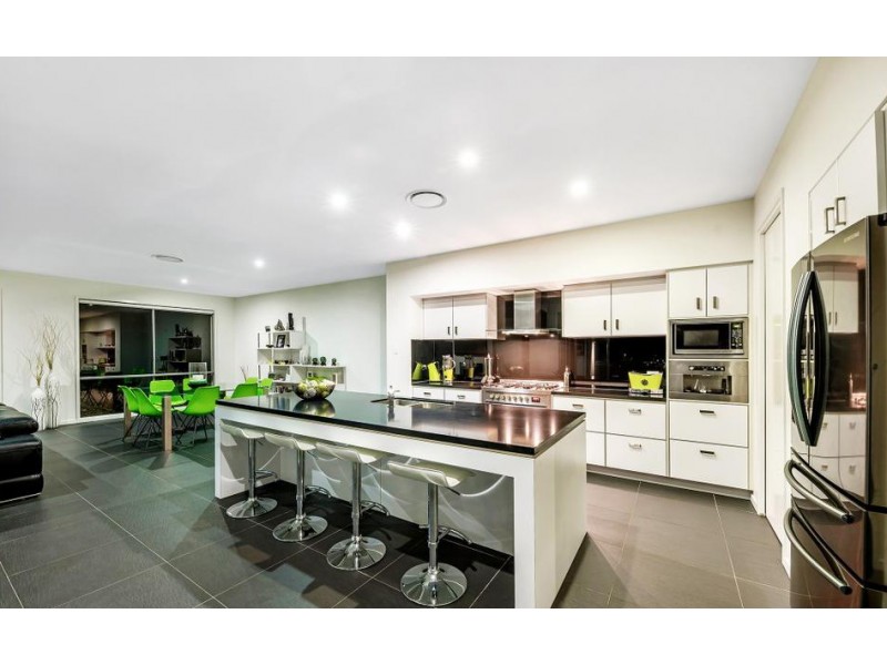 204 San Fernando Drive, Worongary QLD 4213