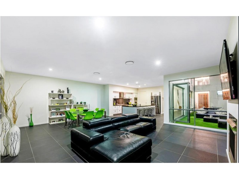 204 San Fernando Drive, Worongary QLD 4213