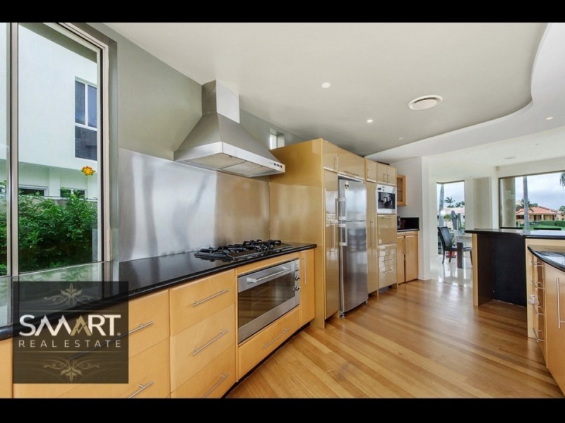 21 Montego Court, Mermaid Waters QLD 4218