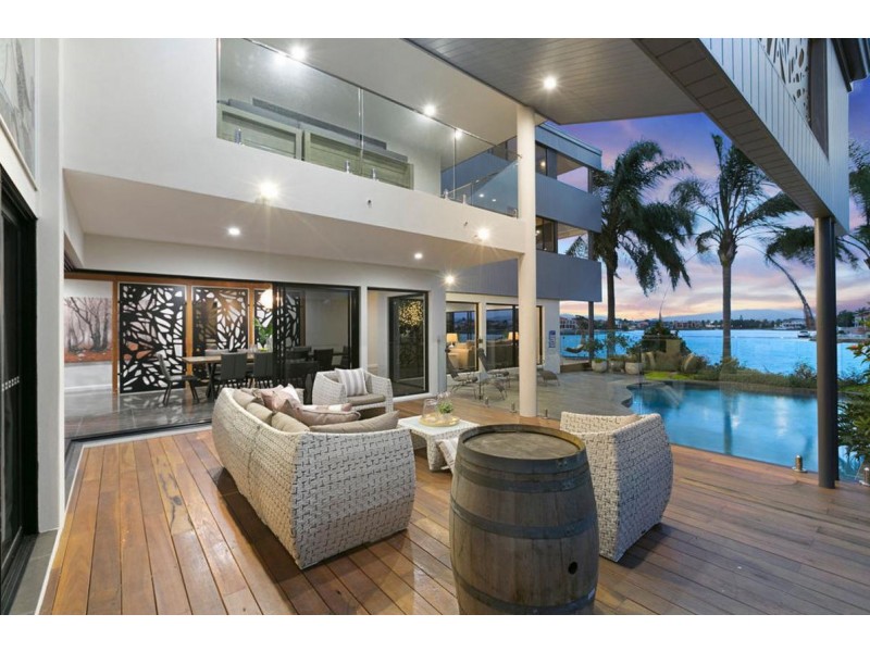 Clear Island Waters QLD 4226