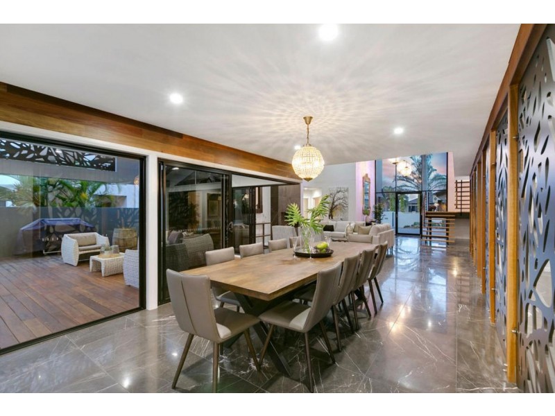 Clear Island Waters QLD 4226