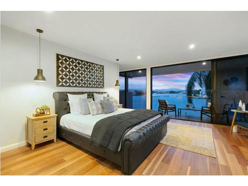 Clear Island Waters QLD 4226