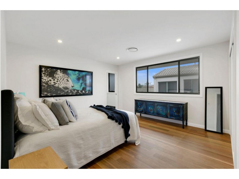 Clear Island Waters QLD 4226