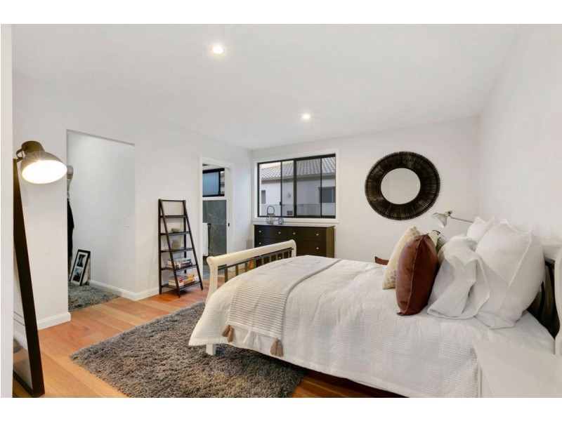 Clear Island Waters QLD 4226