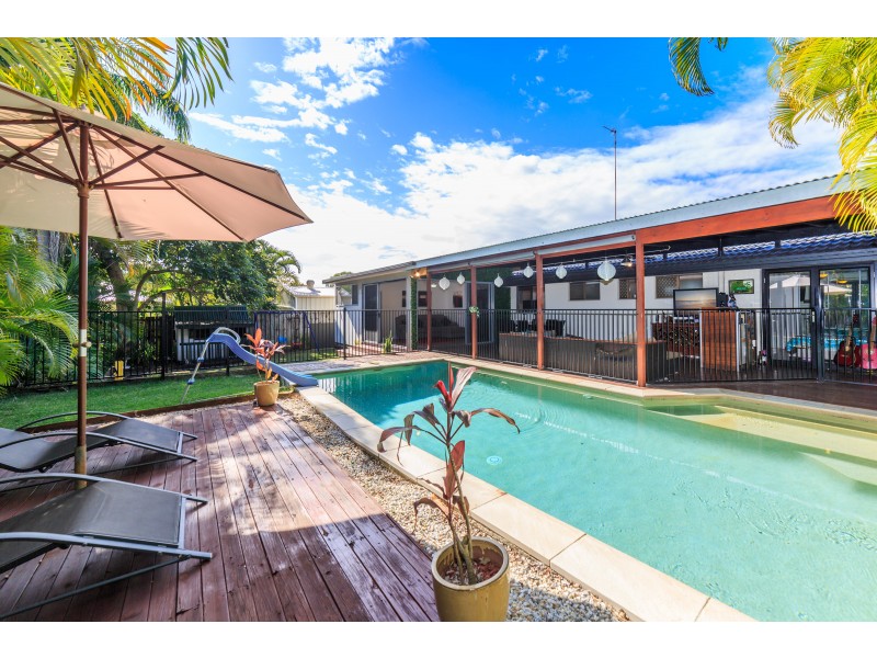 54 Lambros Drive, Benowa QLD 4217