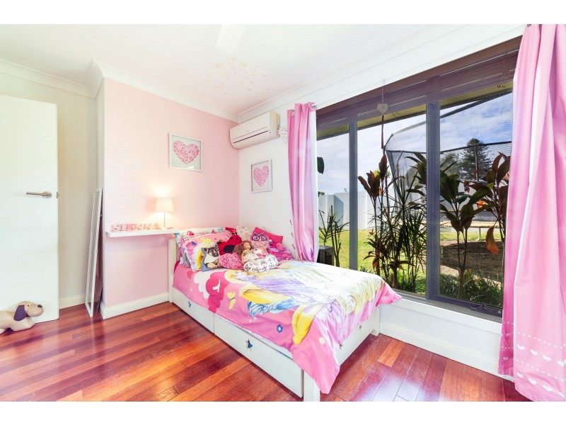 54 Lambros Drive, Benowa QLD 4217