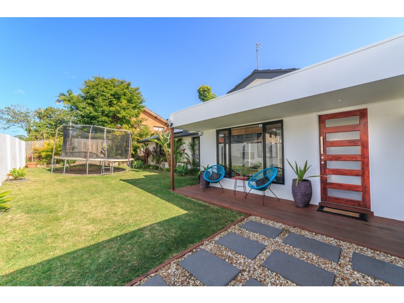 54 Lambros Drive, Benowa QLD 4217