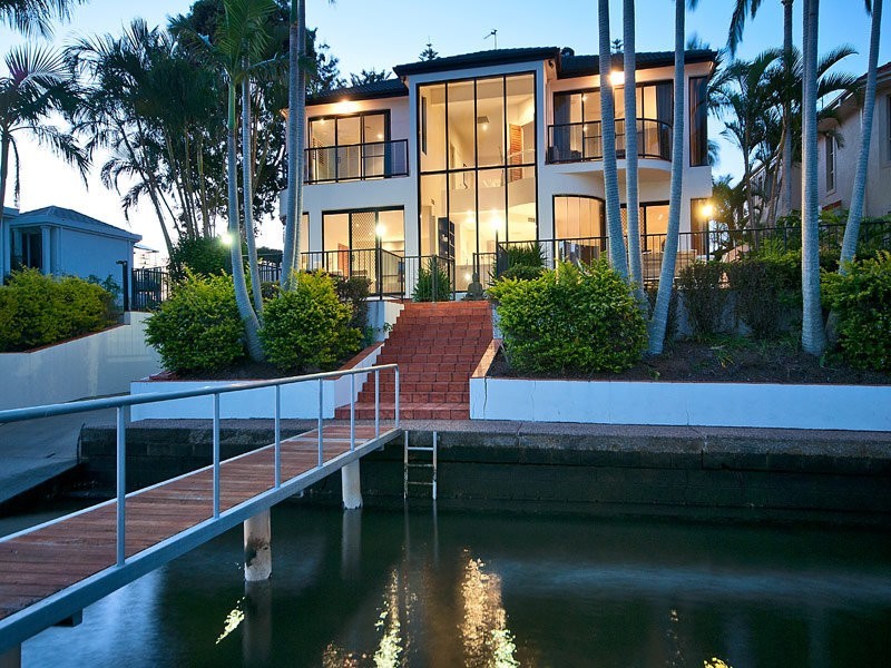 76 Amalfi Drive, Isle Of Capri QLD 4217