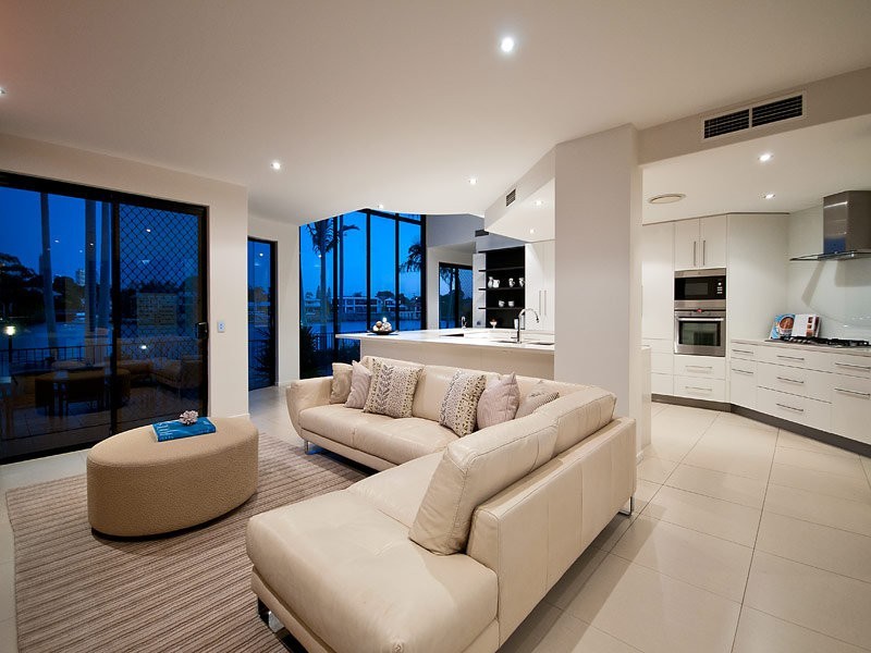 76 Amalfi Drive, Isle Of Capri QLD 4217