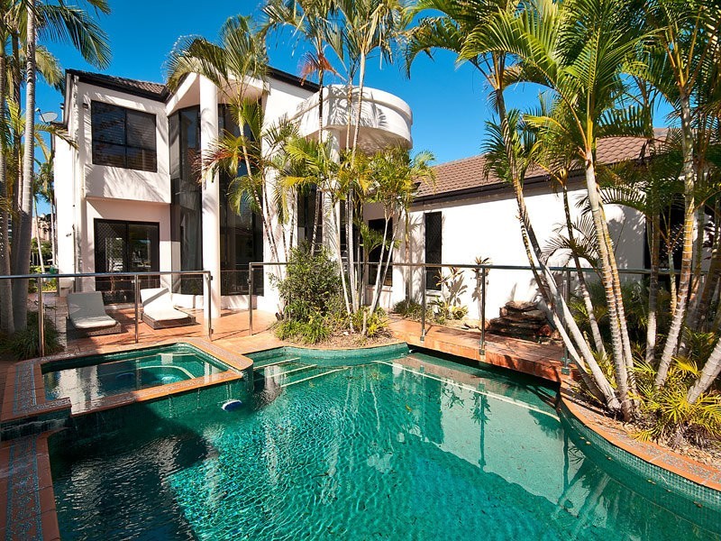 76 Amalfi Drive, Isle Of Capri QLD 4217