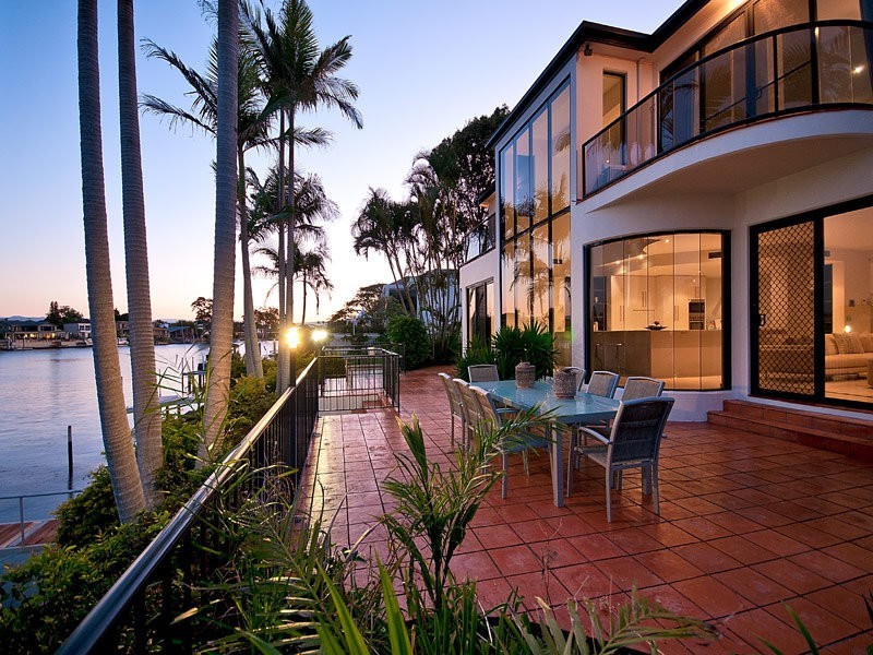 76 Amalfi Drive, Isle Of Capri QLD 4217