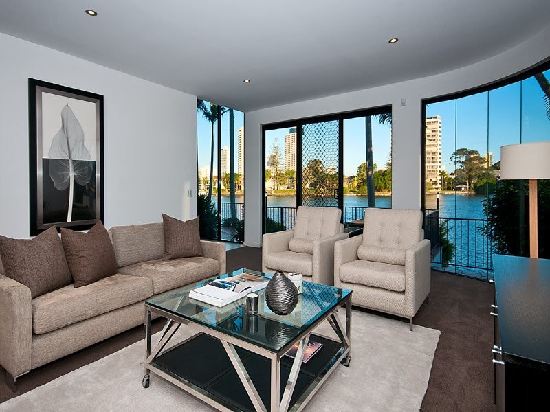 76 Amalfi Drive, Isle Of Capri QLD 4217