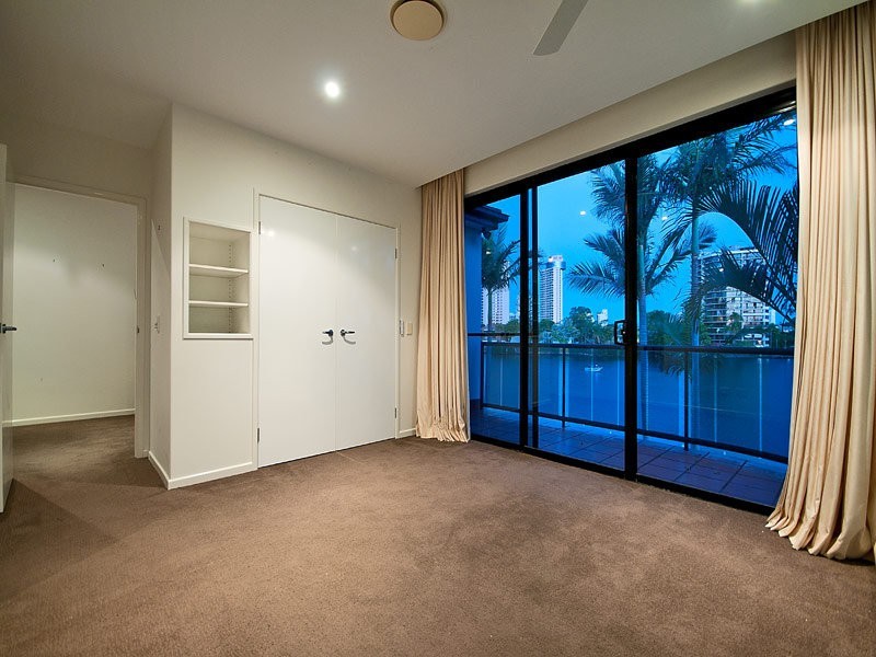 76 Amalfi Drive, Isle Of Capri QLD 4217