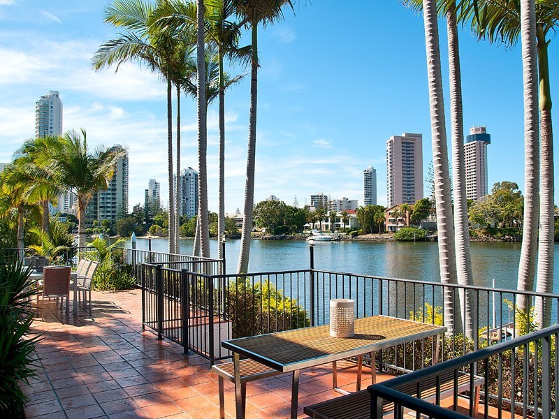 76 Amalfi Drive, Isle Of Capri QLD 4217