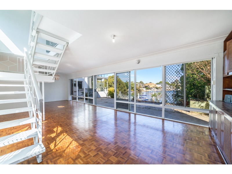 3 Valencia Avenue, Isle Of Capri QLD 4217