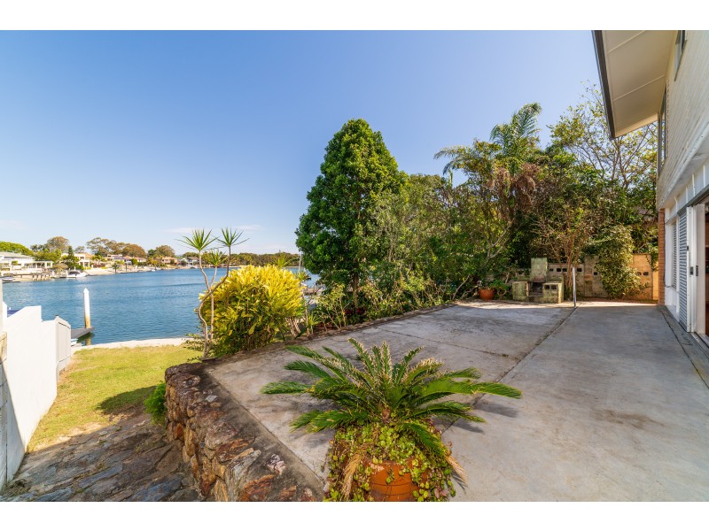 3 Valencia Avenue, Isle Of Capri QLD 4217