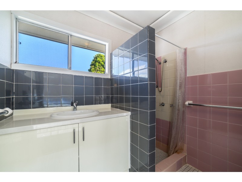 3 Valencia Avenue, Isle Of Capri QLD 4217