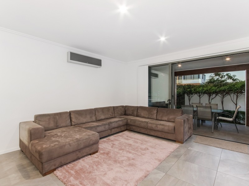 2 Parnell Boulevard, Robina QLD 4226