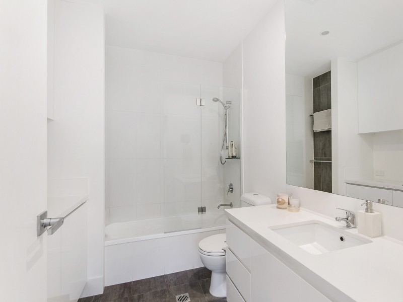 2 Parnell Boulevard, Robina QLD 4226