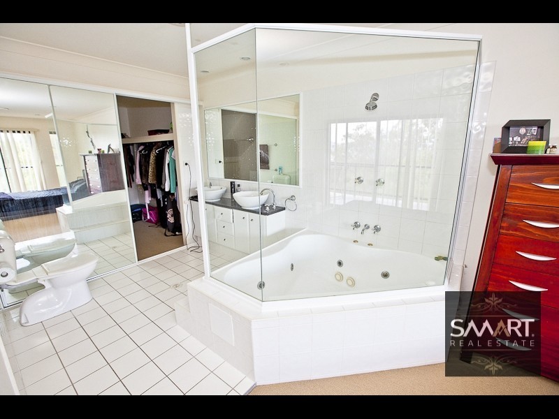 11/2 Ridgeline Way, Highland Park QLD 4211