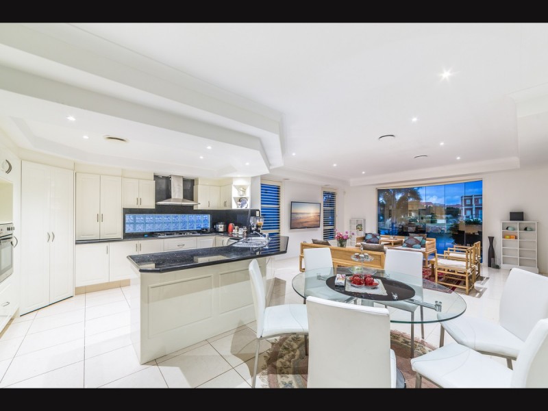 46 Istana View, Clear Island Waters QLD 4226