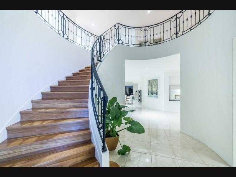 46 Istana View, Clear Island Waters QLD 4226