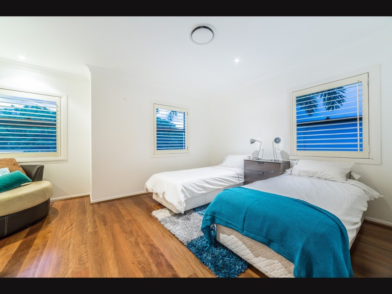 46 Istana View, Clear Island Waters QLD 4226