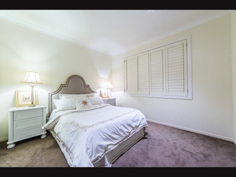 46 Istana View, Clear Island Waters QLD 4226