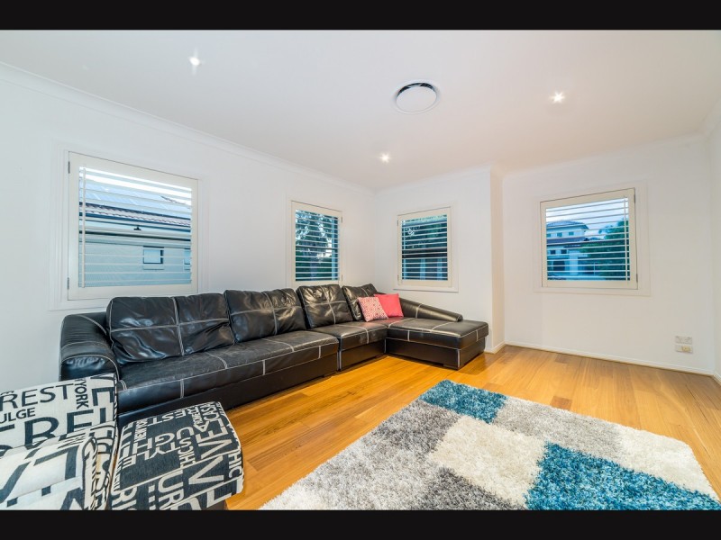 46 Istana View, Clear Island Waters QLD 4226