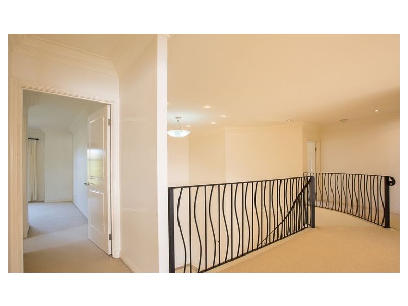 119 Edinburgh Road, Benowa Waters QLD 4217