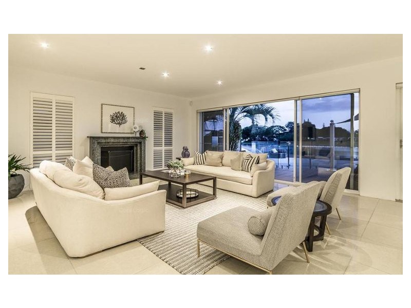 102 Cabana Boulevard, Benowa Waters QLD 4217