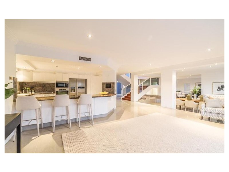 102 Cabana Boulevard, Benowa Waters QLD 4217