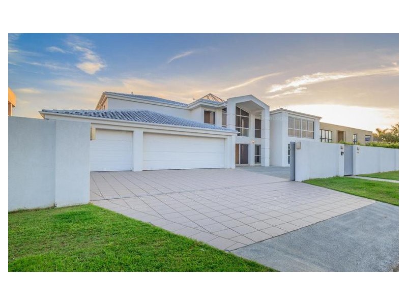 102 Cabana Boulevard, Benowa Waters QLD 4217