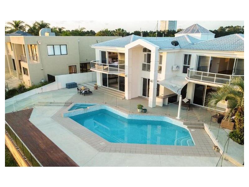 102 Cabana Boulevard, Benowa Waters QLD 4217