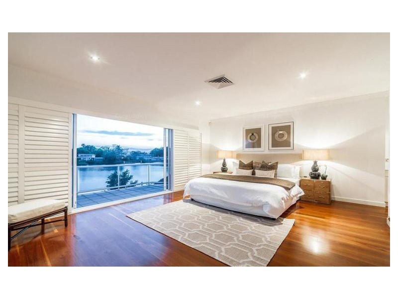 102 Cabana Boulevard, Benowa Waters QLD 4217