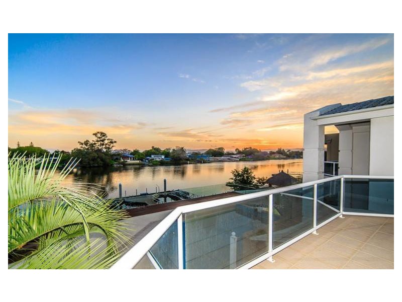 102 Cabana Boulevard, Benowa Waters QLD 4217