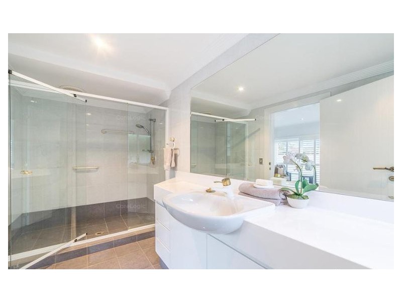 102 Cabana Boulevard, Benowa Waters QLD 4217