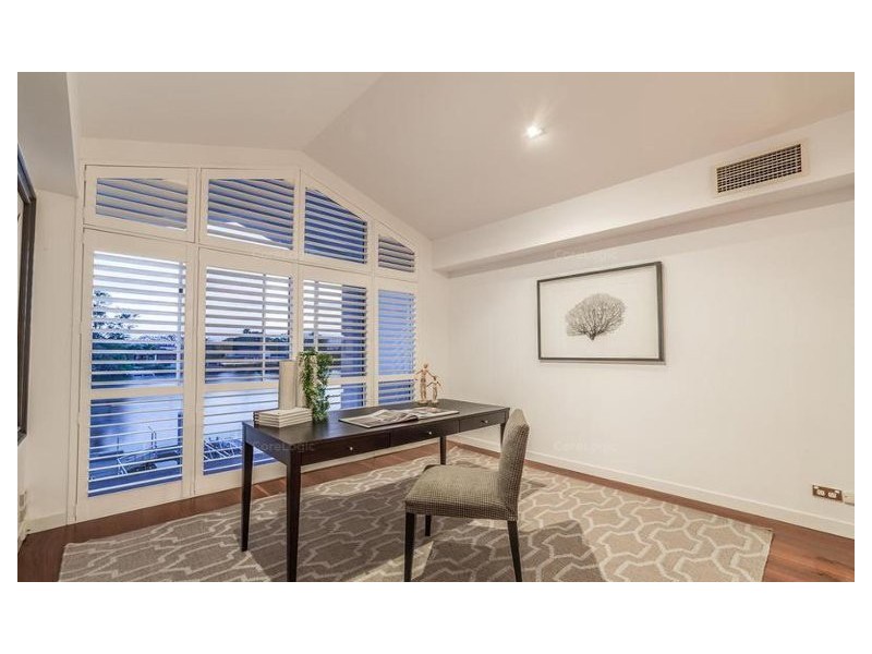 102 Cabana Boulevard, Benowa Waters QLD 4217
