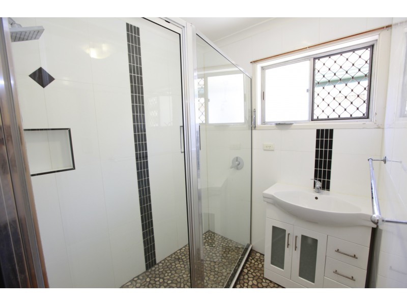 3/20 Parneno Street, Chevron Island QLD 4217