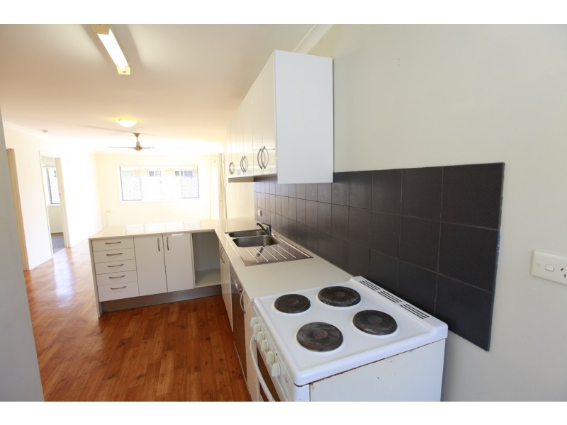 3/20 Parneno Street, Chevron Island QLD 4217