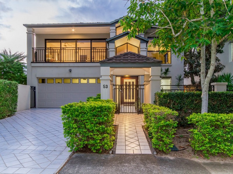 53 Amalfi Drive, Isle Of Capri QLD 4217