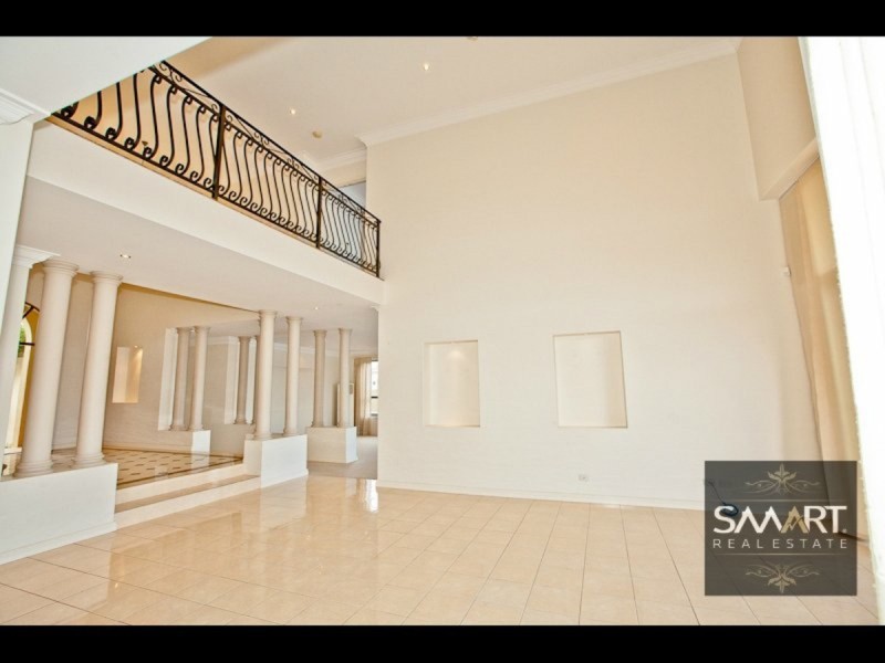 121 Edinburgh Road, Benowa Waters QLD 4217