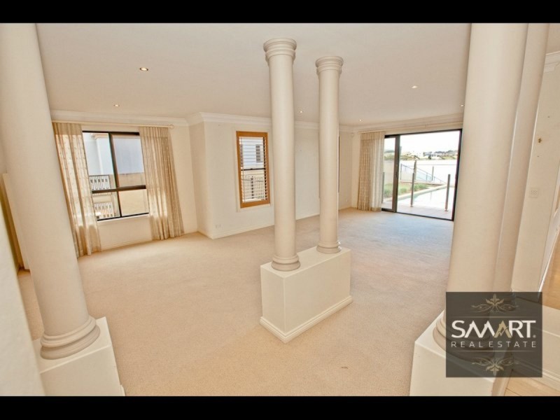 121 Edinburgh Road, Benowa Waters QLD 4217