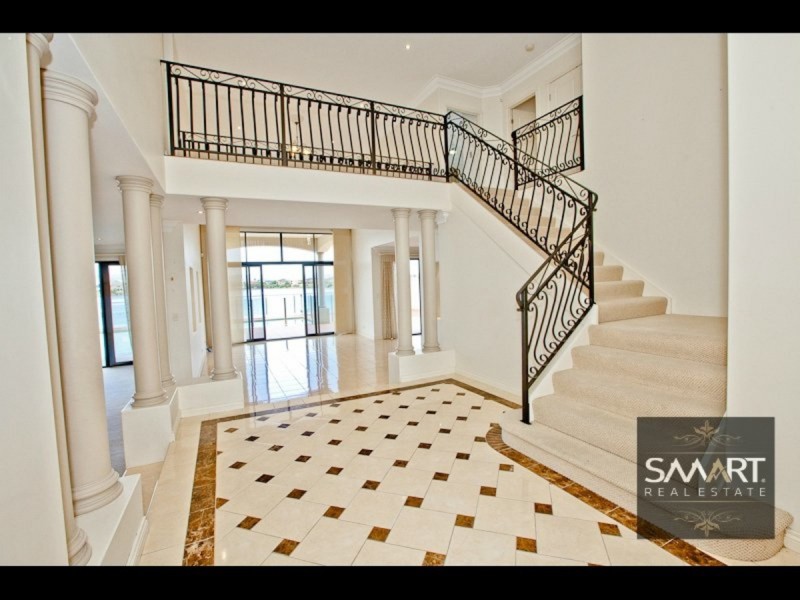 121 Edinburgh Road, Benowa Waters QLD 4217