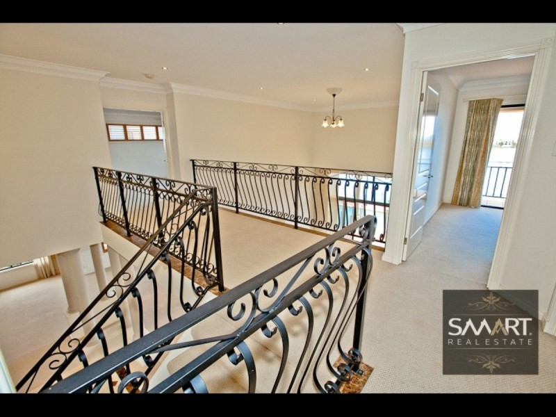 121 Edinburgh Road, Benowa Waters QLD 4217