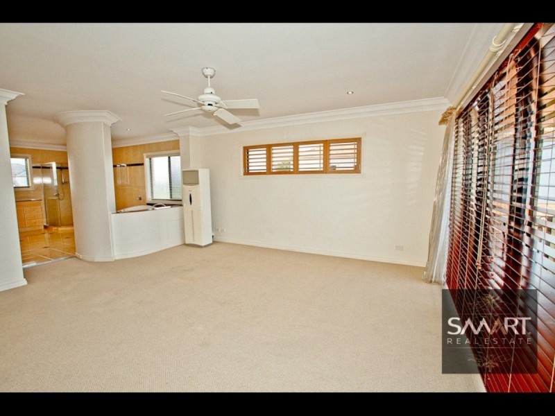 121 Edinburgh Road, Benowa Waters QLD 4217